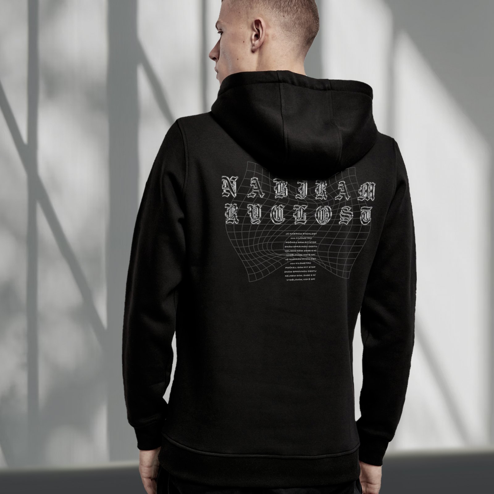 detail_hoodie_rychlost.jpg
